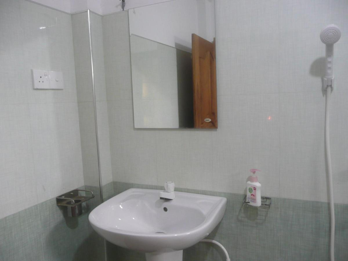 Hotel Nimjaya Udawalawe Esterno foto