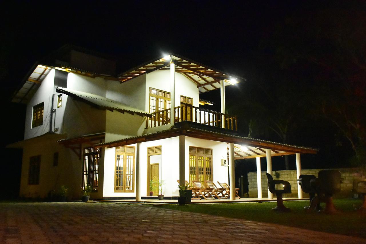 Hotel Nimjaya Udawalawe Esterno foto