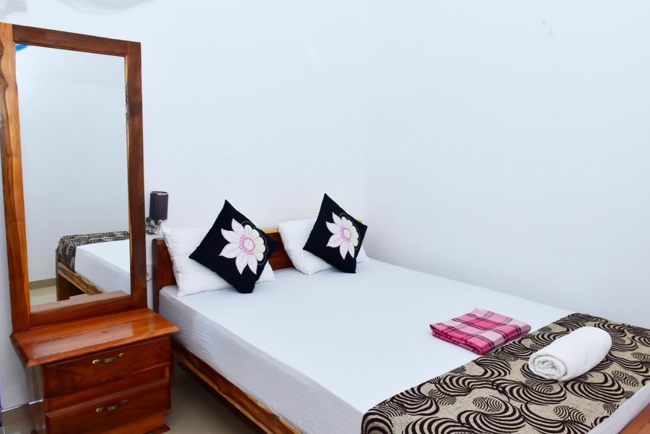 Hotel Nimjaya Udawalawe Esterno foto