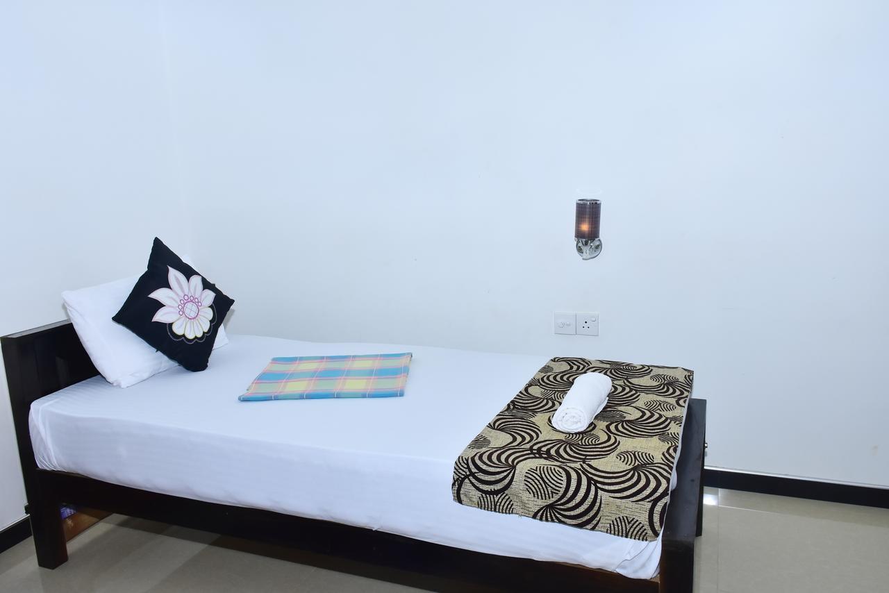 Hotel Nimjaya Udawalawe Esterno foto