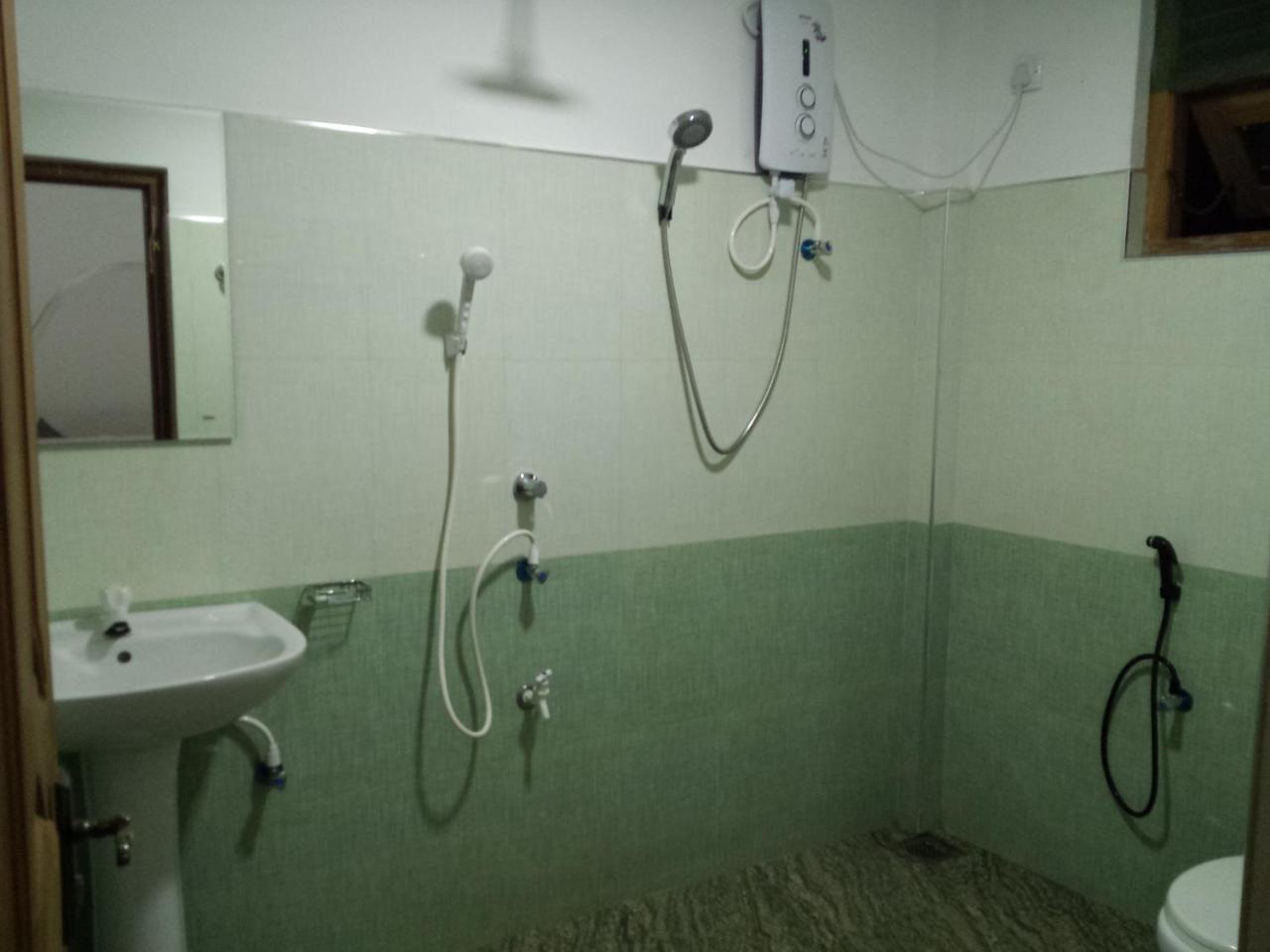 Hotel Nimjaya Udawalawe Esterno foto