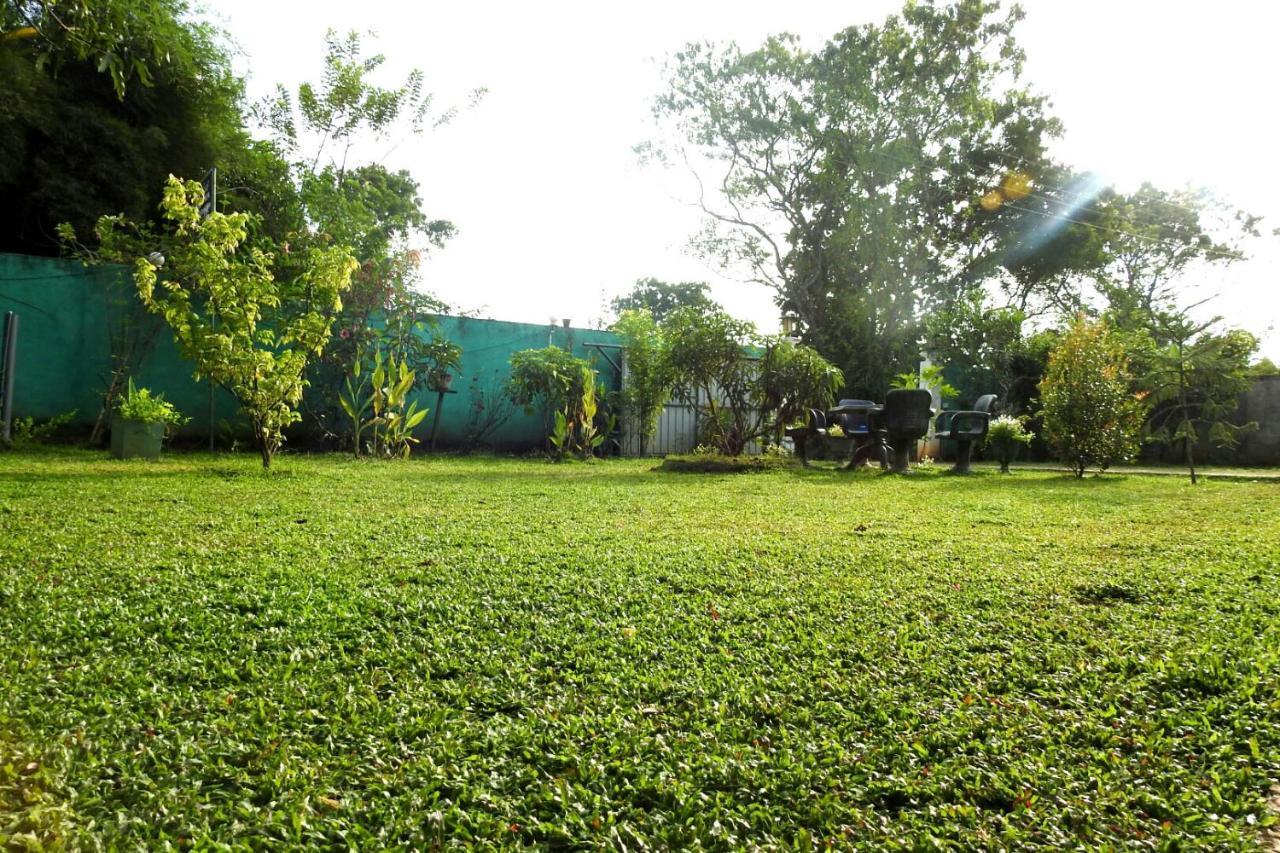 Hotel Nimjaya Udawalawe Esterno foto